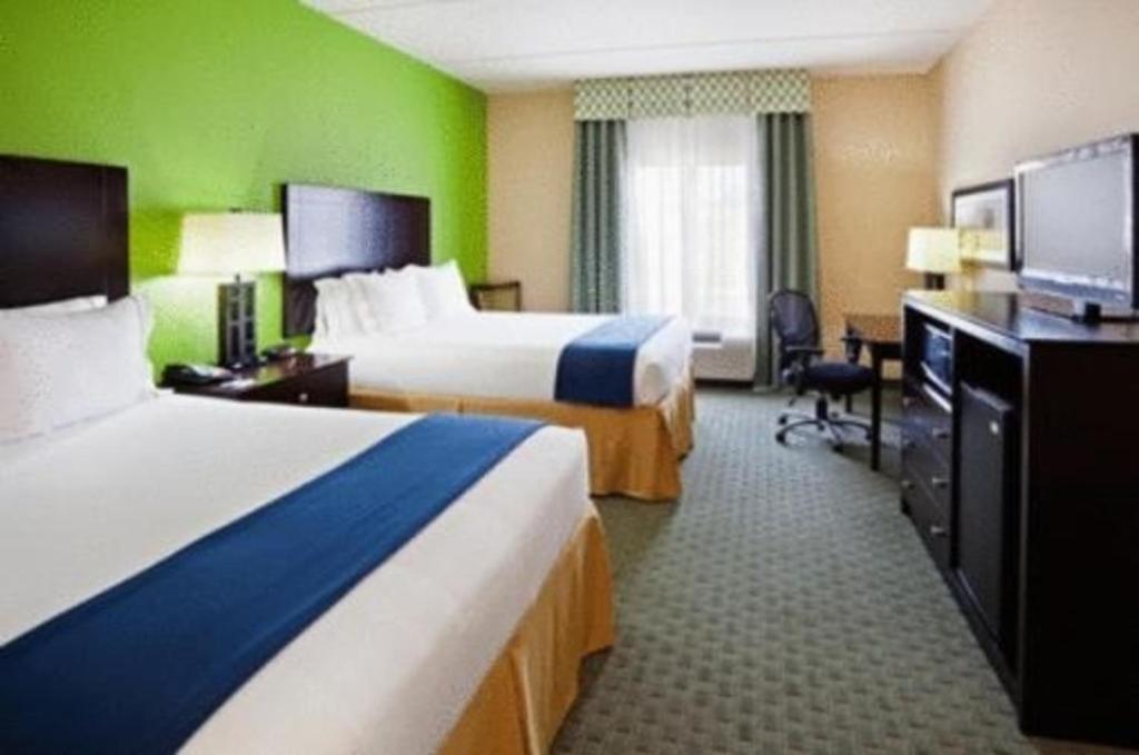 Holiday Inn Express Hotel & Suites Newport South an IHG Hotel - image 3