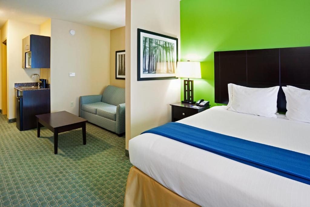 Holiday Inn Express Hotel & Suites Newport South an IHG Hotel - image 5