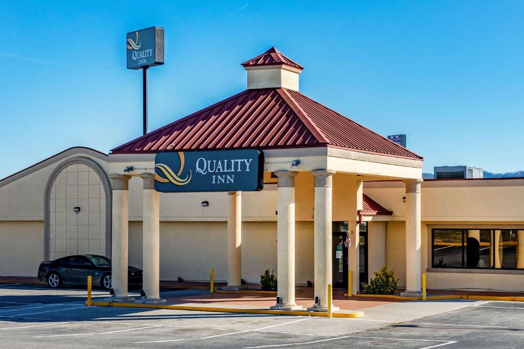 Quality Inn Newport - main image