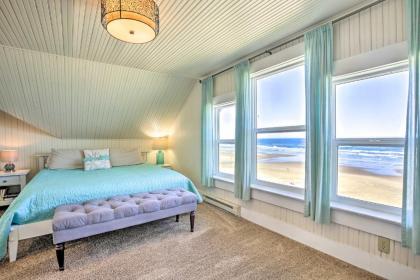 Beachfront Newport Cottage with Private Hot Tub - image 17