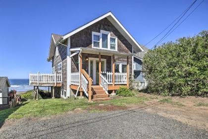 Beachfront Newport Cottage with Private Hot Tub - image 3