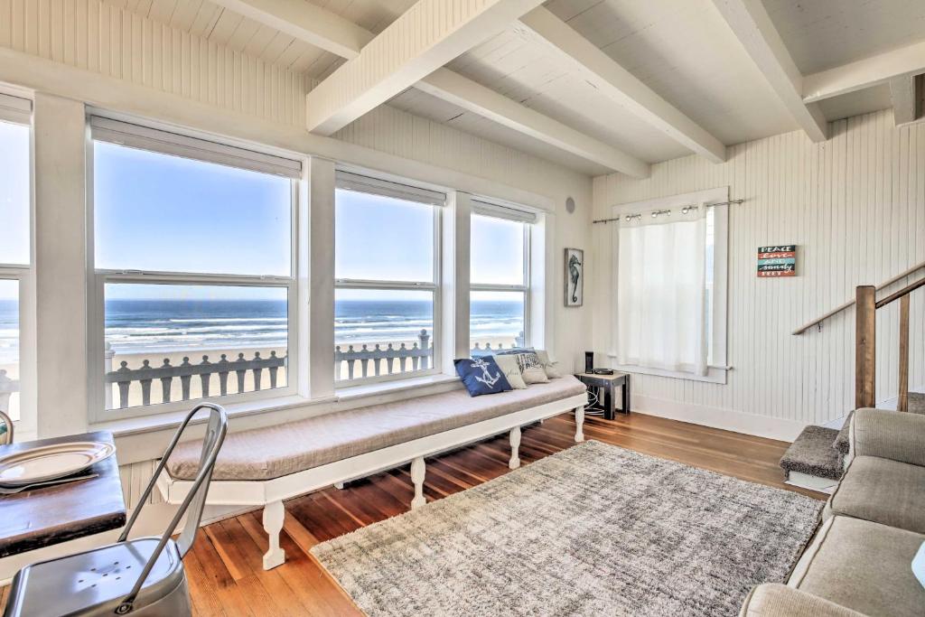 Beachfront Newport Cottage with Private Hot Tub - image 5