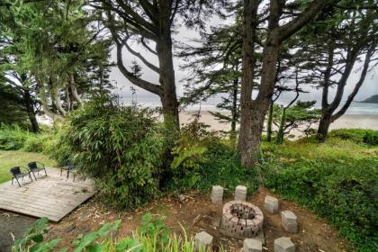 Agate Beach Oceanfront Suite B - image 11