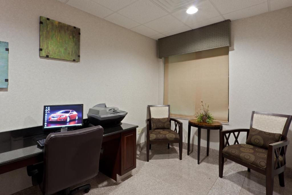 Holiday Inn Express Lordstown-Newton Falls/Warren an IHG Hotel - image 3