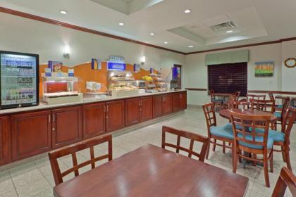 Holiday Inn Express Lordstown-Newton Falls/Warren an IHG Hotel - image 6