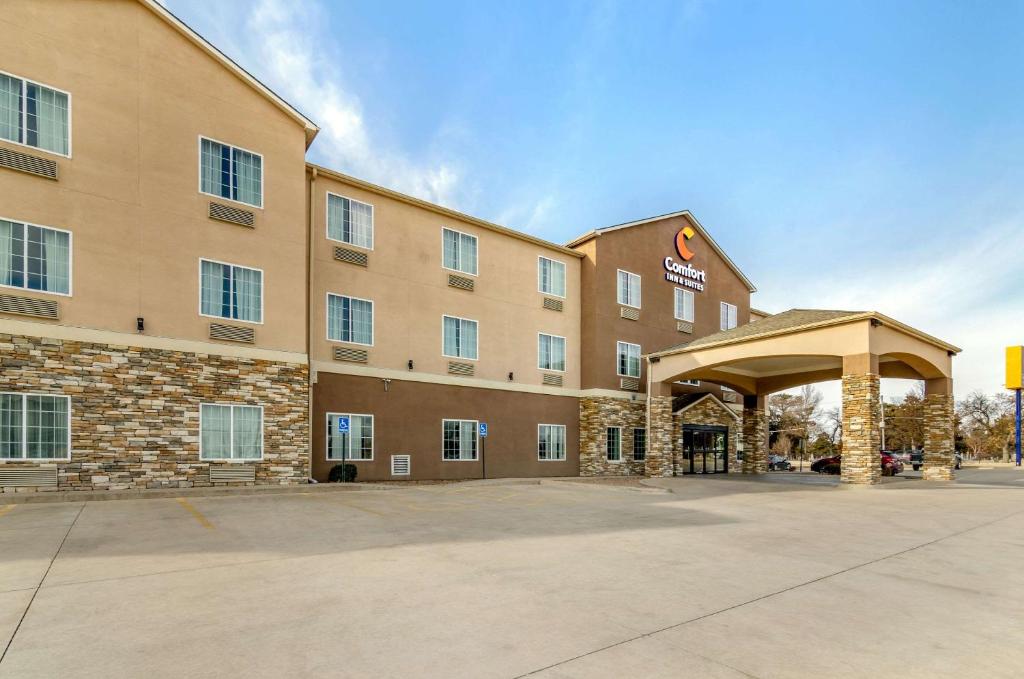 Comfort Inn & Suites near Bethel College - image 3