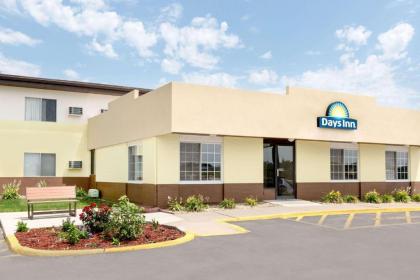 Days Inn by Wyndham Newton - image 1