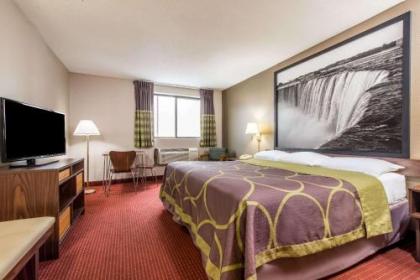 Super 8 by Wyndham Niagara Falls - image 2