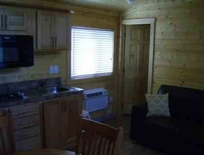 Lake Minden Camping Resort Cottage 2 - image 2