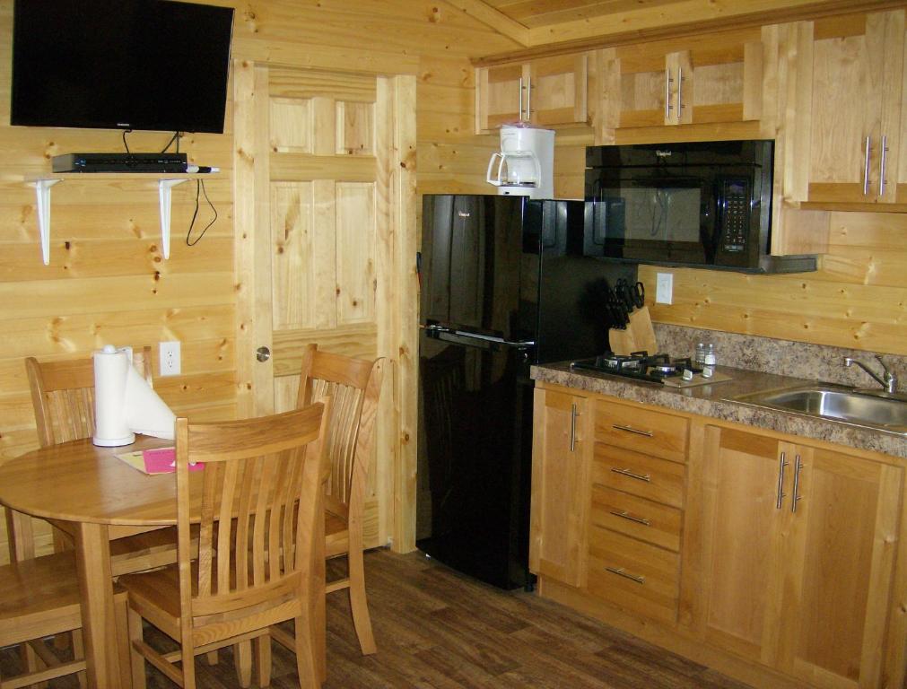 Lake Minden Camping Resort Cottage 2 - image 3