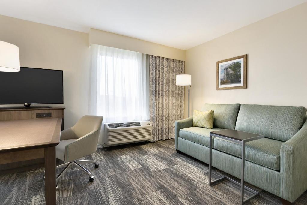 Hampton Inn & Suites Niles/Warren OH - image 5