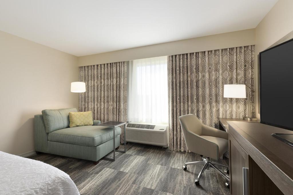 Hampton Inn & Suites Niles/Warren OH - image 6