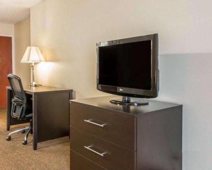 Quality Inn & Suites Niles - image 6