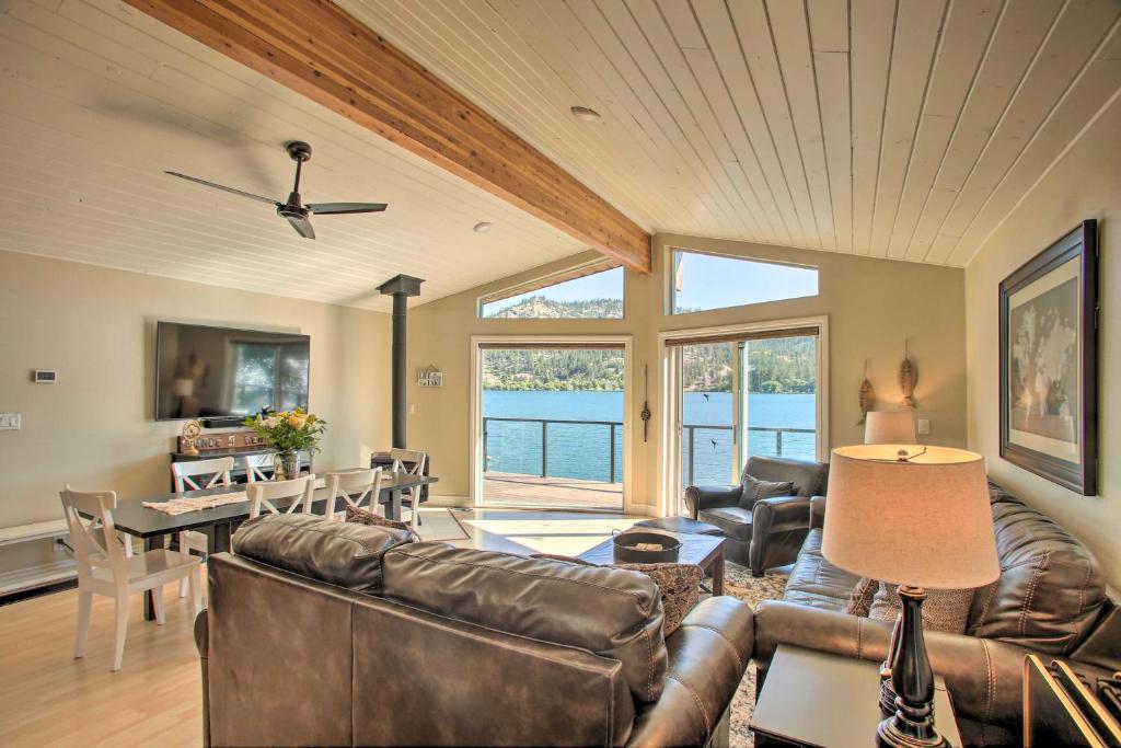 Updated Lakefront Home with Deck on Long Lake! - image 5