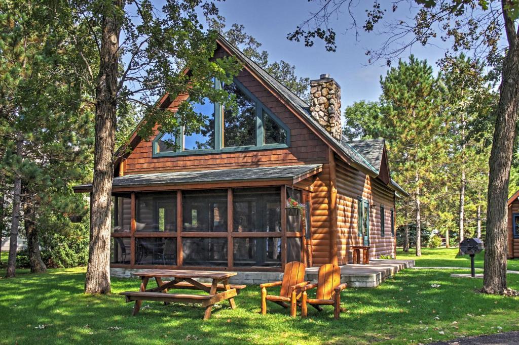 Alluring Nisswa Cabin on Gull Lake with Fireplace! - main image