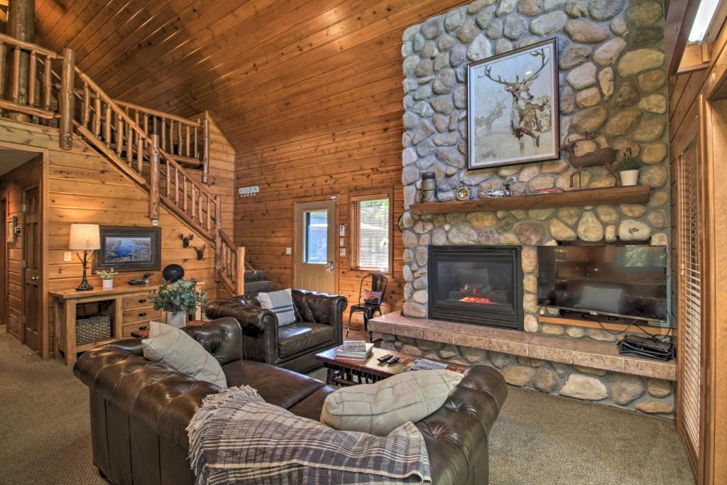 Alluring Nisswa Cabin on Gull Lake with Fireplace! - image 4