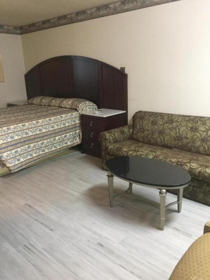 Regency Inn - image 11