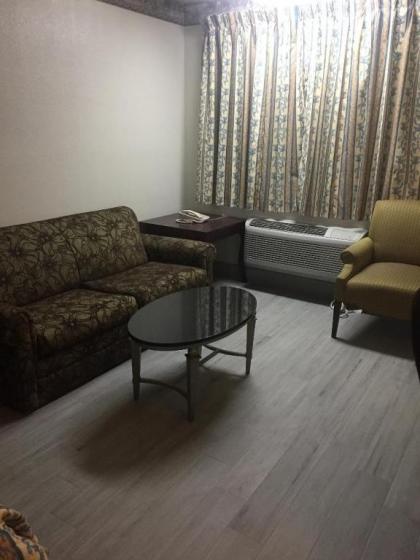 Regency Inn - image 12