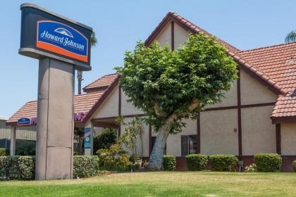 Howard Johnson by Wyndham Norco - image 14