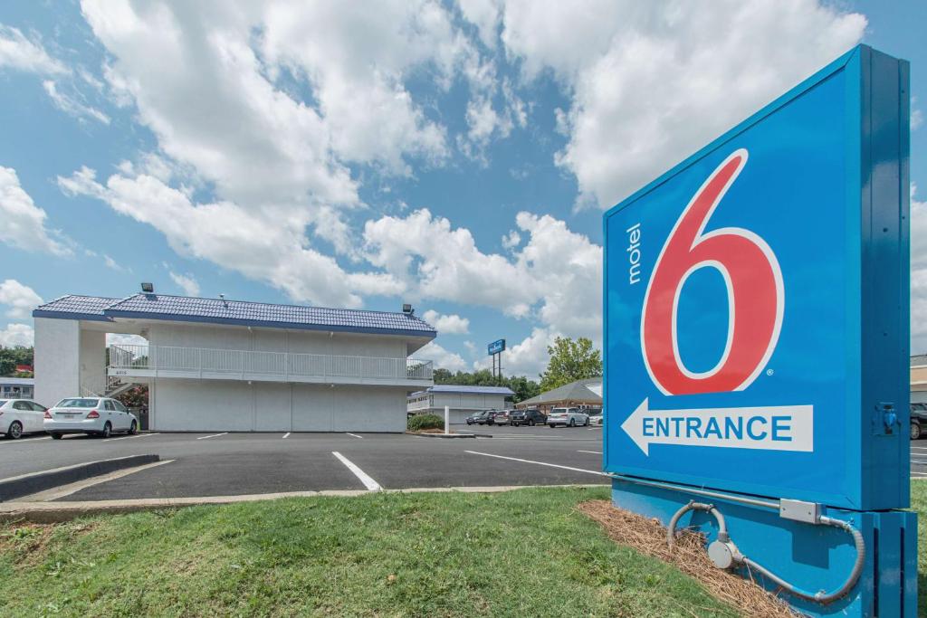 Motel 6-Norcross GA - Atlanta Northeast - image 3