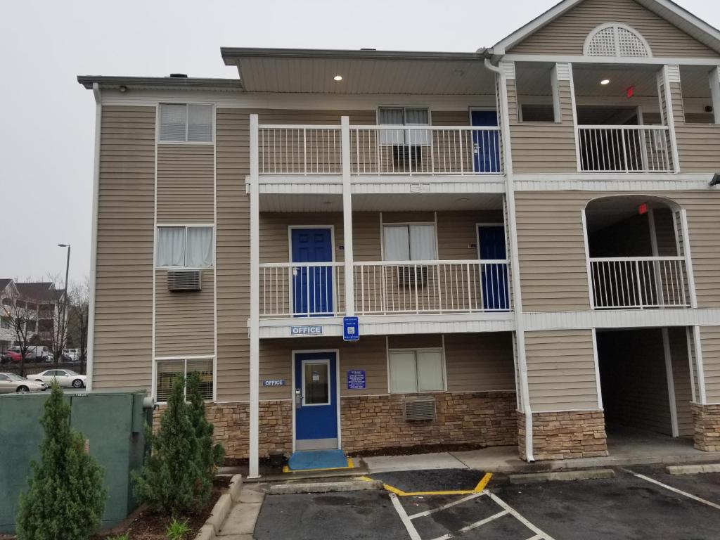 InTown Suites Extended Stay Atlanta GA - Indian Trail - image 7