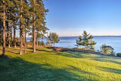 marrowstone Island Home on Puget Sound with mtn Views