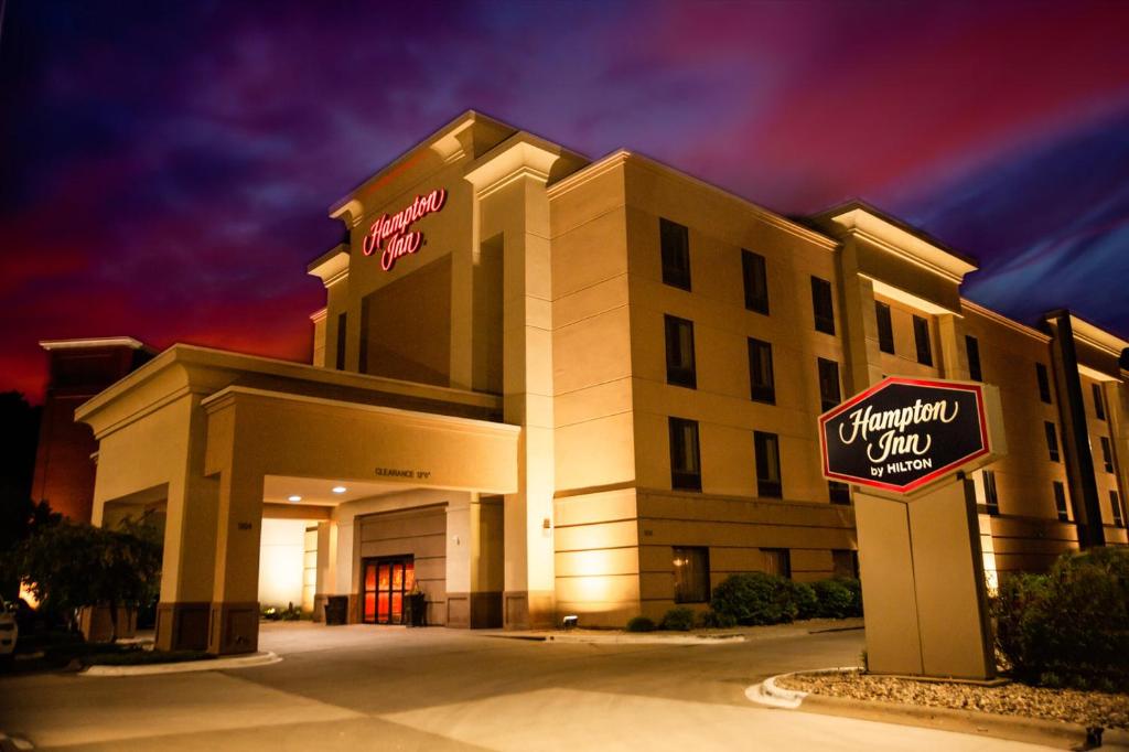 Hampton Inn Norfolk - main image