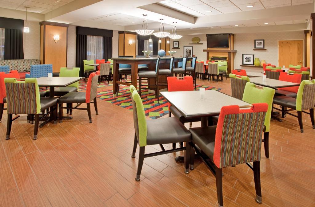 Hampton Inn Norfolk - image 2