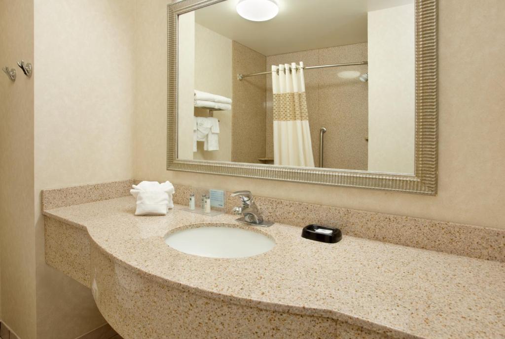 Hampton Inn Norfolk - image 4