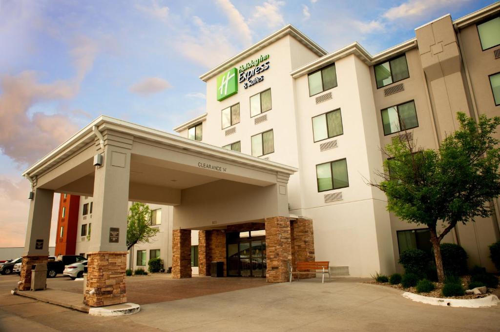 Holiday Inn Express Hotel & Suites Norfolk an IHG Hotel - main image