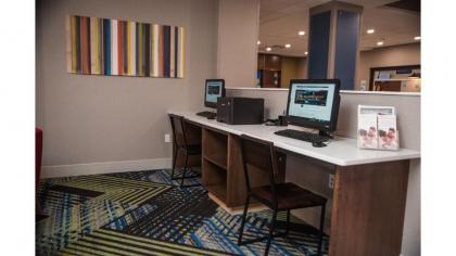 Holiday Inn Express Hotel & Suites Norfolk an IHG Hotel - image 9