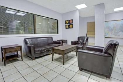 Days Inn by Wyndham Norfolk Military Circle - image 3