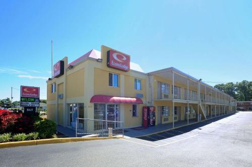 Econo Lodge at Military Circle - main image