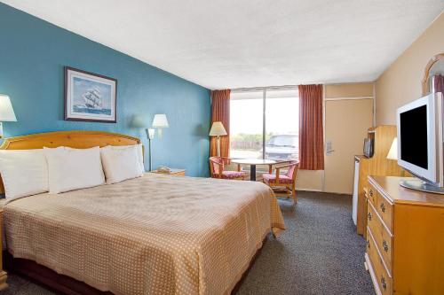 Super 8 by Wyndham Norfolk/Chesapeake Bay - image 3