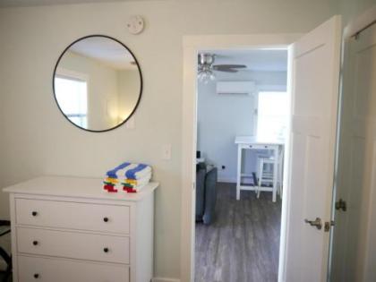 Willoughby Beach - Suite C - image 5