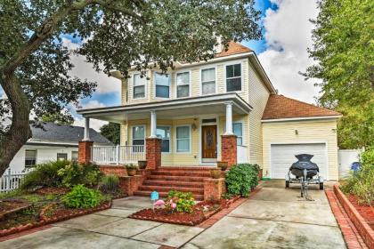 Stately Norfolk Home with Yard and Grill Walk to Beach - image 11