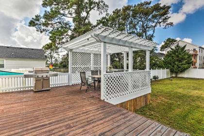 Stately Norfolk Home with Yard and Grill Walk to Beach - image 18