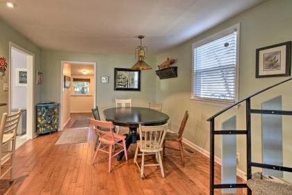 Classic Chesapeake Beachside Cottage with Porch - image 4