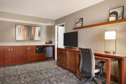 Courtyard by Marriott Bloomington Normal - image 11