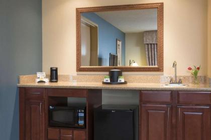 Hampton Inn & Suites Bloomington Normal - image 13