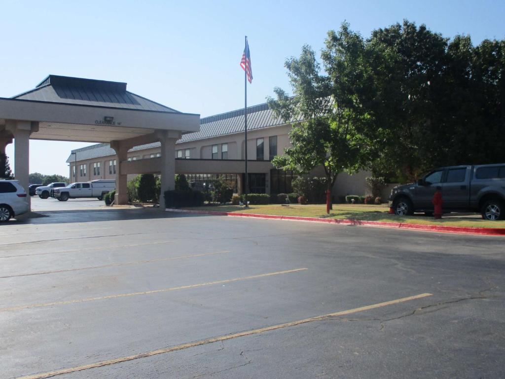 SureStay Plus Hotel by Best Western Norman - main image