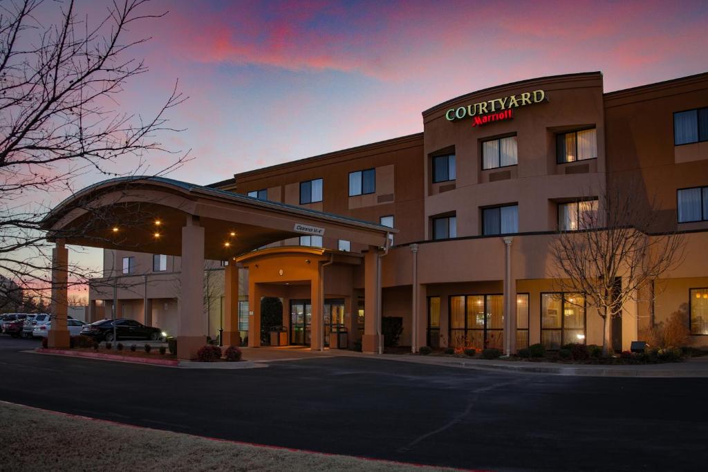 Courtyard by Marriott Norman - main image