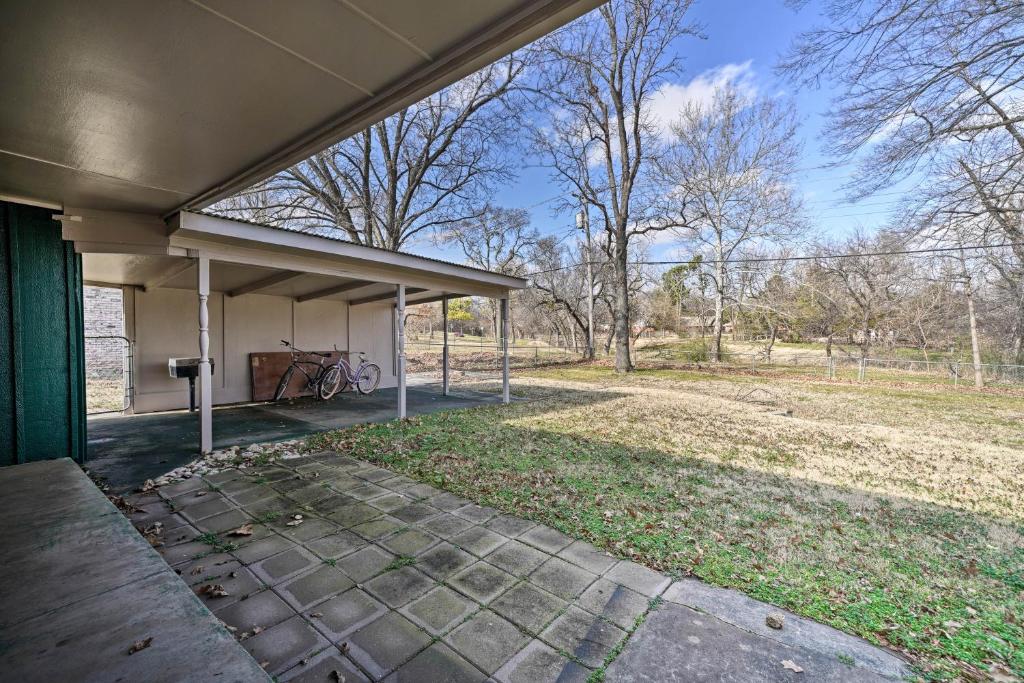 Norman Home with Yard - Walk to Park and OU Campus - image 6