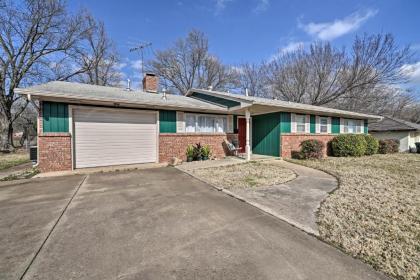 Norman Home with Yard - Walk to Park and OU Campus - image 8