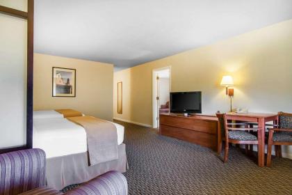 Quality Inn & Suites at Coos Bay - image 10