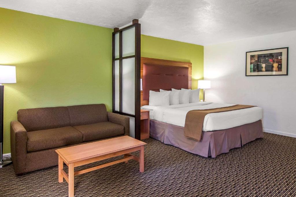 Quality Inn & Suites at Coos Bay - image 5