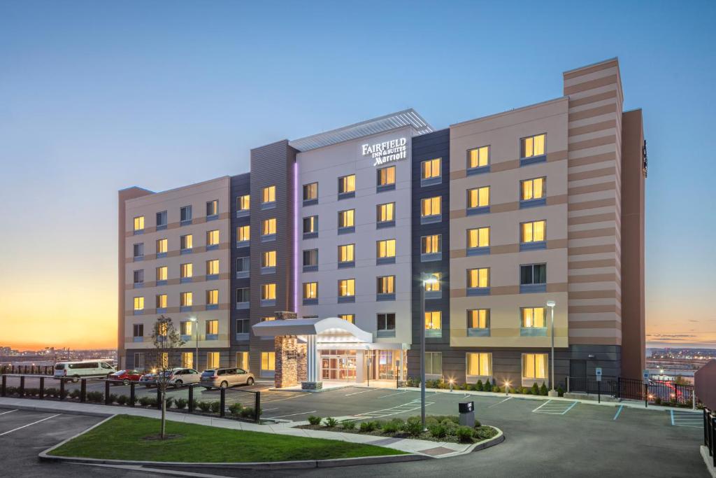 Fairfield Inn & Suites by Marriott North Bergen - main image