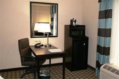 Hampton Inn North Brunswick - image 11