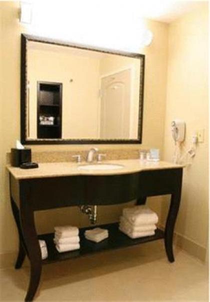 Hampton Inn North Brunswick - image 12