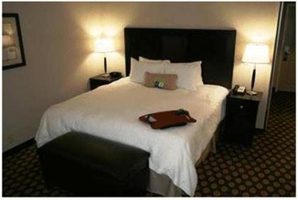 Hampton Inn North Brunswick - image 4